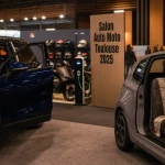 Salon de l'auto Toulouse 2025 au MEETT : SUV bleu électrique et citadine côte à côte