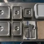 À Toulouse, la cuisine centrale passe aux contenants en inox pour les écoles
